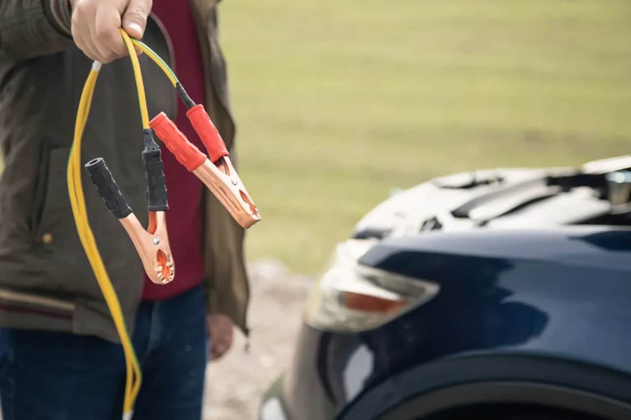 Kable rozruchowe: Jak podłączyć bezpiecznie? Uniknij kosztownych błędów